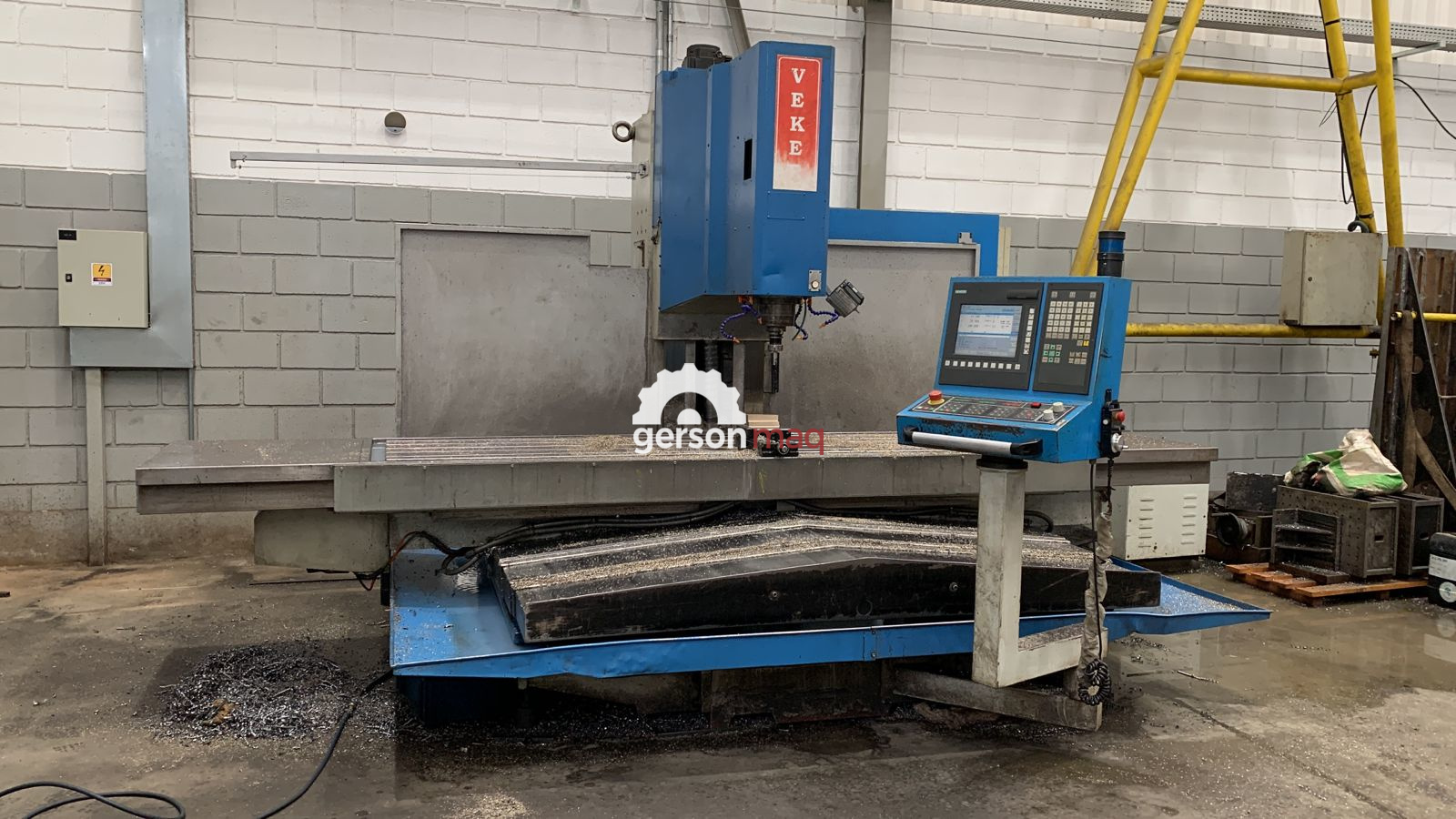 FRESADORA CNC VEKER MVK 2500 ANO 2011